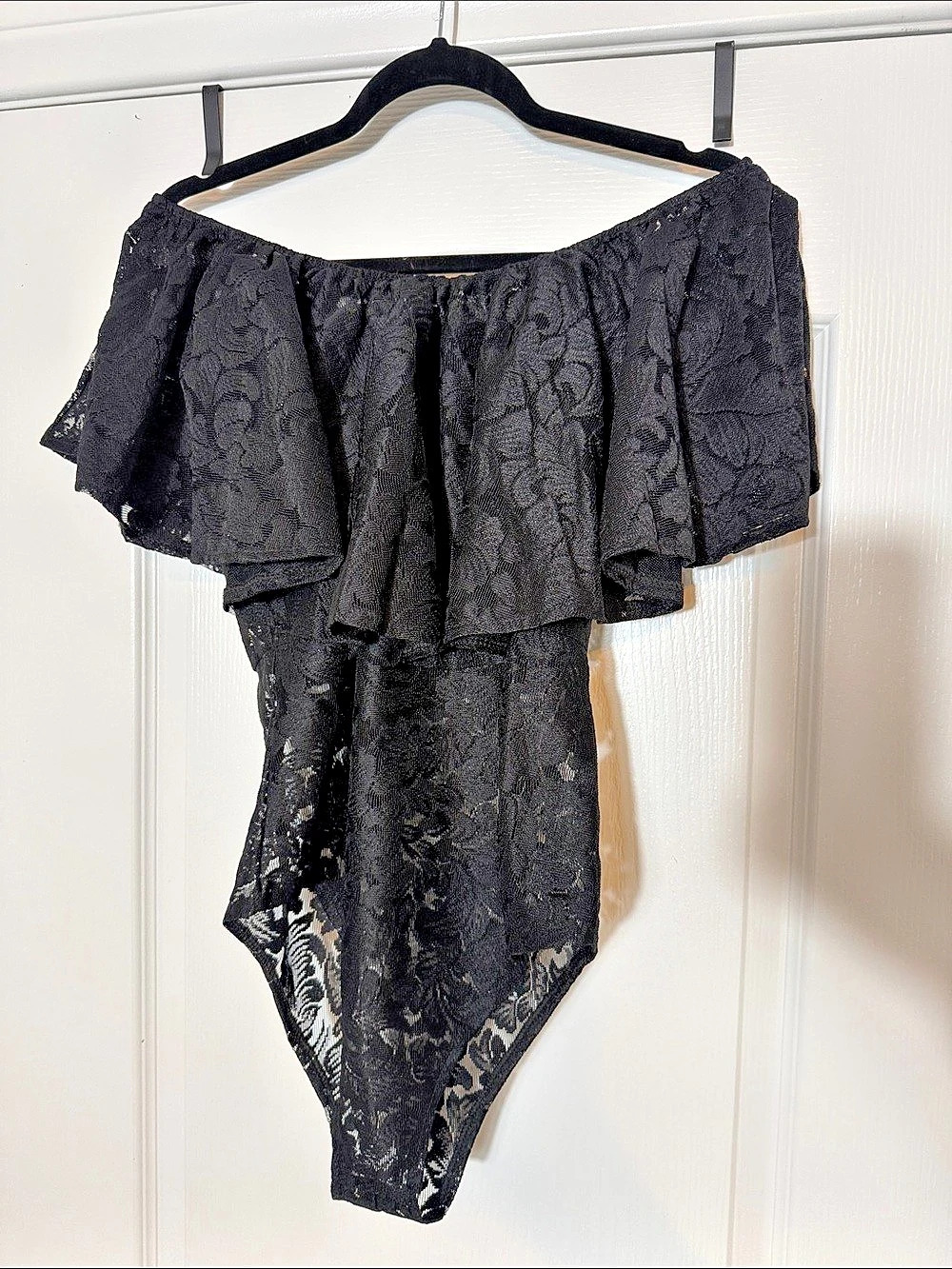 Black Floral Lace Off-Shoulder Bodysuit M/L